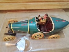 PAYA RÉÉDITION JOUET ANCIEN VINTAGE. VOITURE AVEC CHAUFFEUR A CLEF. EN TOLE