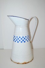 -ANCIEN BROC EMAILLE EMAIL BLANC DAMIERS St. LUSTUCRU Bleus BROC A EAU XXe déco