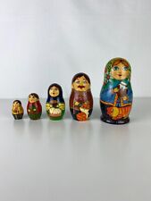 Sublime Poupée Russes, Gigogne, 5 pièces, Peinte à la Main, Signé B.B. 
