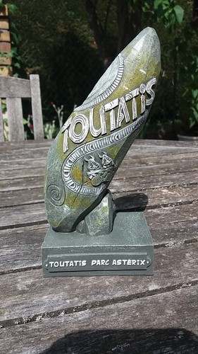 Menhir toutatis parc asterix - parc,