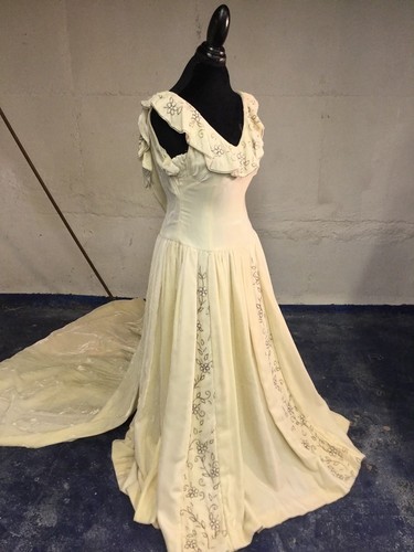 Rare velvet wedding gown with - rare,