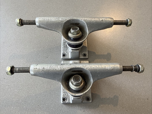 Venture skateboard trucks - v8,