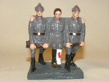FIGURINE COMPOSITION DURSO 2 SOLDAT RUSSE PORTANT UN BLESSE ELASTOLIN CHIALU N°1