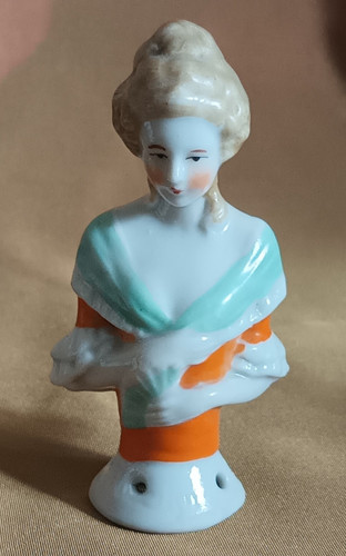 Demi figurine half doll - demi,