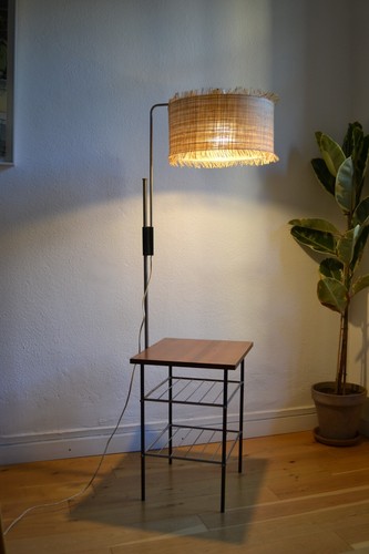 Lampadaire liseuse moderniste