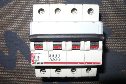 Disjoncteur tetrapolaire 16a - disjoncteur,