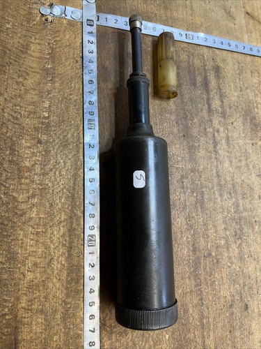 Old tool outil - /,