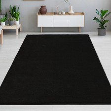 Tapis noir moderne élégant