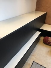 meuble bo concept de rangement blanc avec façade noir 