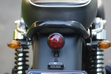 Feu Arrière Moto LED Noir Modèle Bates en Métal Approuvé Feux Custom