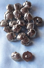 23 ANCIENS  BOUTONS  FRAISE