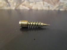 Vis de richesse de carburateur