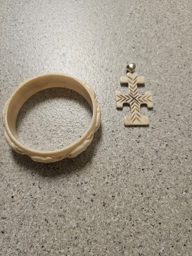 Plastic elephant bangle - plastic,