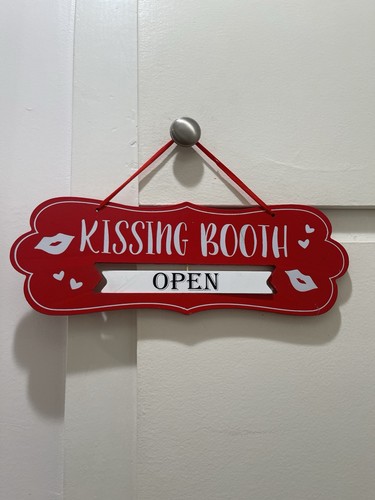 Kissing booth open closed - kissing,
