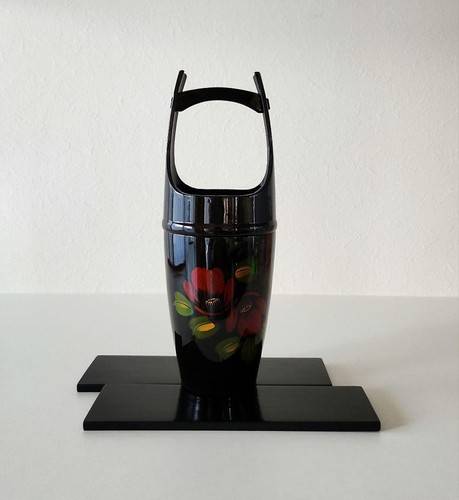Camellia vase with - base, plate