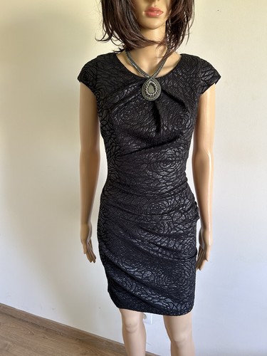 Robe noire manches - à, courtes