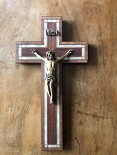 crucifix ancien en bois avec incrustation nacre