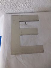 ancienne lettre E metal