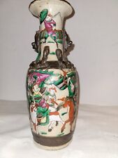 Vase chinois en porcelaine de Nankin. Motif guerriers  H: 28 cm Diamètre: 10 cm