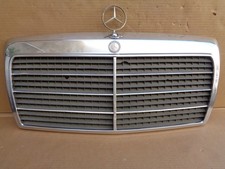 Calandre  grille avant pour MERCEDES  W124 C124 S124 N° 124 888 02 23