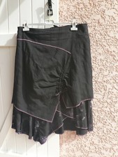 JUPE NEUVE MARQUE RENATTO BENE TAILLE 46 NOIRE  LISERAI  MAUVE**