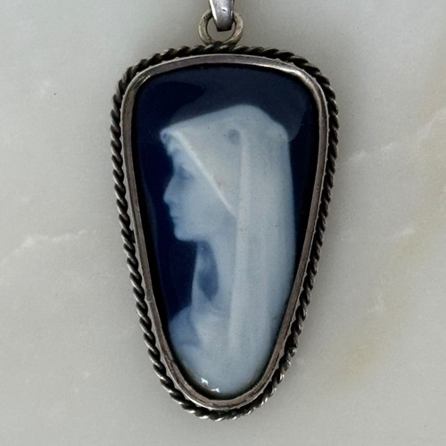 Médaillon porcelaine - médaillon, en
