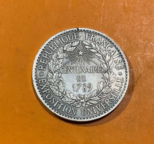 Médaille troisième - -,