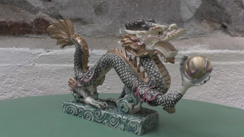 Sculpture dragon chinois en - de,