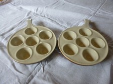  Deux plats a escargot vintage en terre cuite vernissée