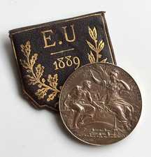 MÉDAILLE EXPOSITION UNIVERSELLE 1889 EN BRONZE ARGENTÉ GRAVEUR BOTTÉE AVEC ÉTUI