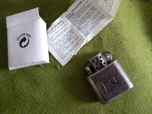 Collection briquet à - -,