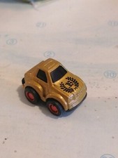 voiture miniature doré