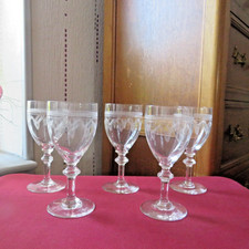 5 verres a vin  en cristal de