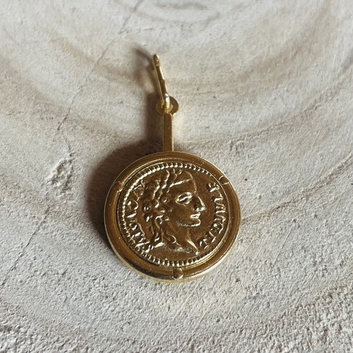 Pendentif médaille pièce