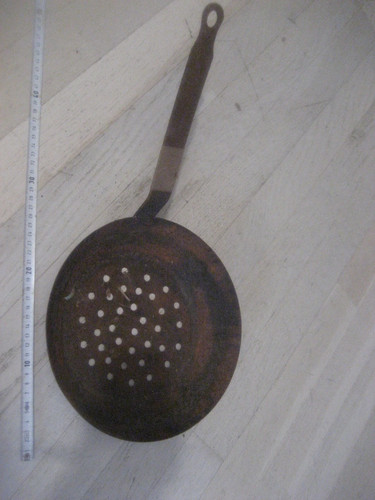 Poele métal troues - en,