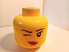 Lego tête femme clin d’oeil boite de rangement originale 16 x 18 cm 1/4