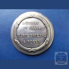 Miroir publicitaire de courtoisie.Liqueurs et Cognacs. Marie Brizard et  Roger
