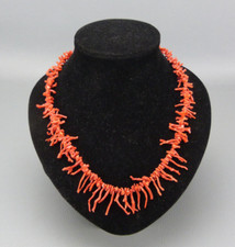 Superbe ancien collier en corail rouge naturel, longueur 50 cm.