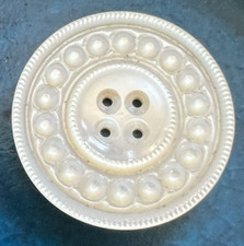 Rare ancien bouton en nacre