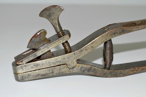Outil ancien pince avoyer - -outil,
