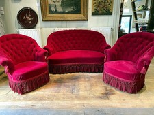 Petit salon crapaud Napoléon III, velours rouge, dossiers capitonnés