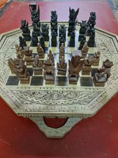 échiquier + Dames Sculptée En Main