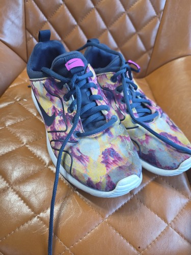 Well worn nike - nike, multicolor