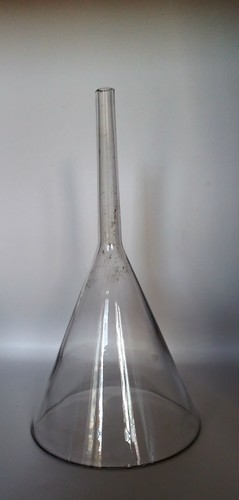Entonnoir verre objet - verre, n°2.