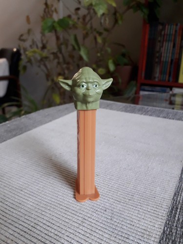 Distributeur pez master yoda - -,
