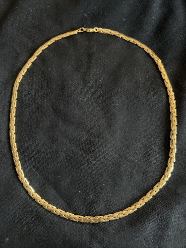 Collier plaqué ras - ras, cou