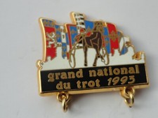 PIN S CHEVAL TROTTEUR 