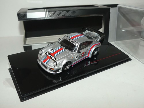 Porsche 930 rwb martini - n°8,