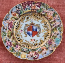 Ancienne assiette armoriée porcelaine Capodimonte
