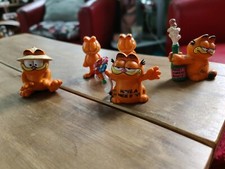 GARFIELD  3 FIGURINES   1978 1981 BULLY ALLEMAGNE + 2 Autres ?